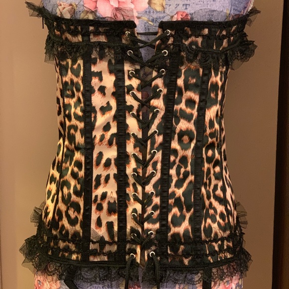 NWOT Leopard print & black lace corset - Picture 3 of 6